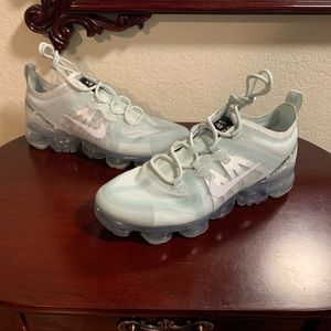 air vapormax barely grey